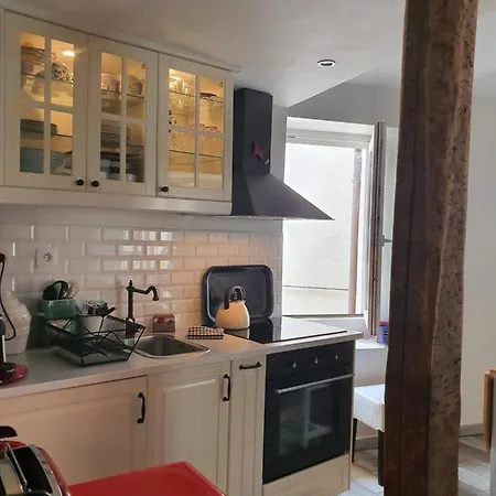 Traverse Du Vieux Chateau