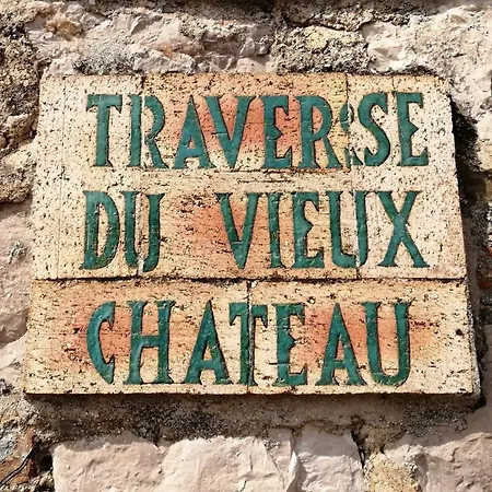 Traverse Du Vieux Chateau Apartment *