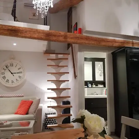 Traverse Du Vieux Chateau Apartment *