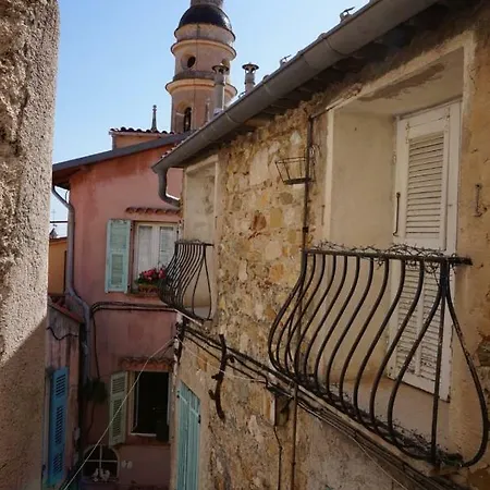 Traverse Du Vieux Chateau Apartment *